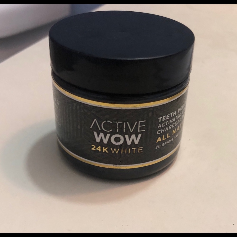 Charcoal teeth whitening powder